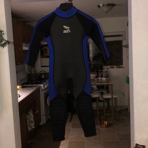 Boys wetsuit size medium